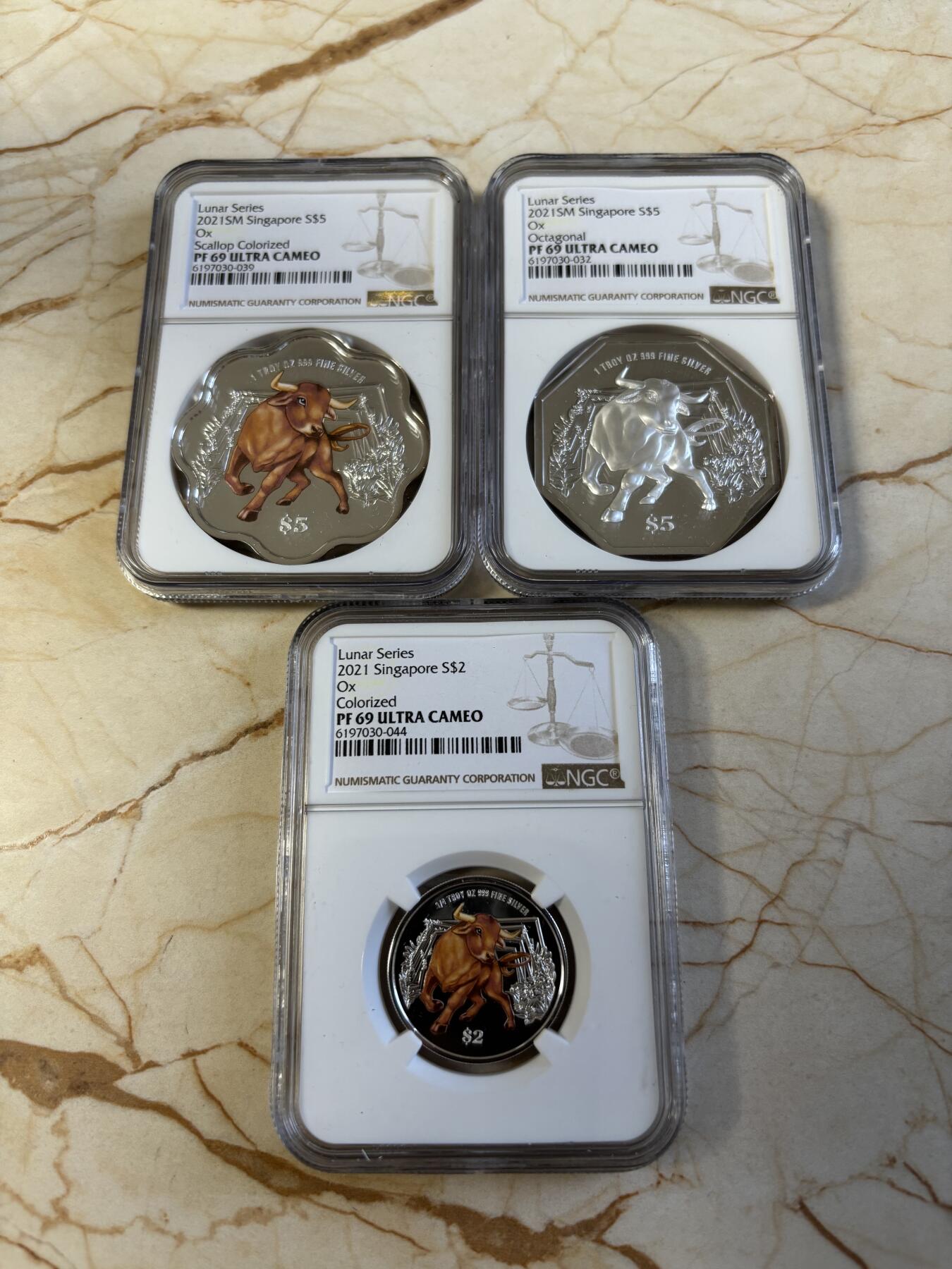 第194期拍卖 新加坡2021年十二生肖牛年银币3枚套NGC-PF69，1盎司/1盎司/1/4盎司，999银，发行2000套