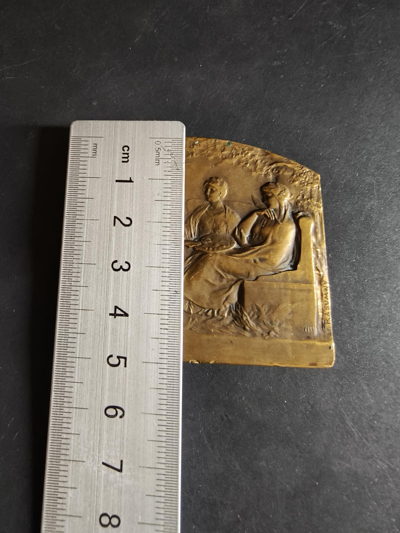 老王徽章第190期 法国1933年卡尔瓦多斯企业家联合会方形大铜章      大师Rasumny作品      高浮雕    尺寸60×50mm      重量80g