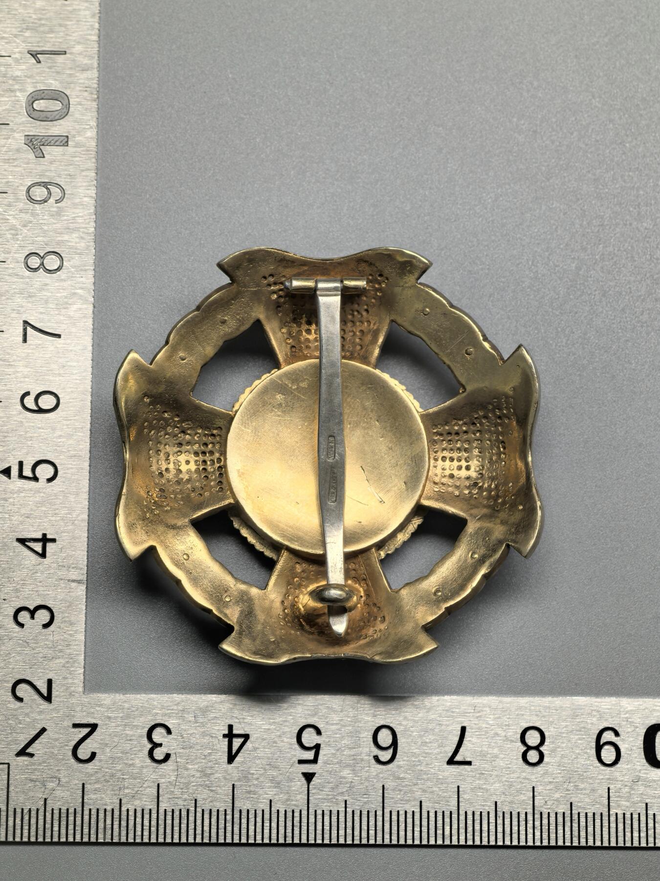 小驴勋章奖章收藏3月28日周六晚六点拍卖（珍爱和平，收藏战争，铭记历史，勿忘国耻，忠党爱国。有偿代拍，送拍规则在简介最后，参拍须阅读规则后再参拍，关系到运费包装发货时效真假辨别等关键信息，拍卖时不再发原图，看大图店主微信码在拍卖店铺介绍里） Rothe厂战后制作特蕾莎星芒勋章，类似于德国57版勋章