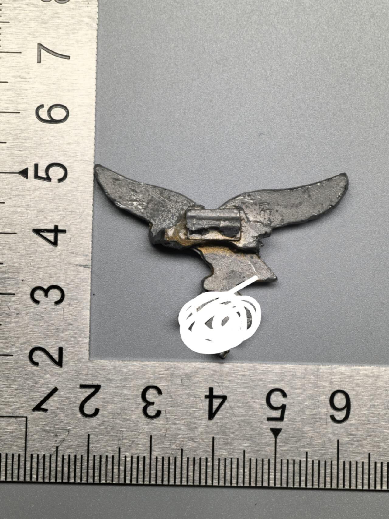 小驴勋章奖章收藏3月28日周六晚六点拍卖（珍爱和平，收藏战争，铭记历史，勿忘国耻，忠党爱国。有偿代拍，送拍规则在简介最后，参拍须阅读规则后再参拍，关系到运费包装发货时效真假辨别等关键信息，拍卖时不再发原图，看大图店主微信码在拍卖店铺介绍里） 现代工艺品 空军帽徽 非原品