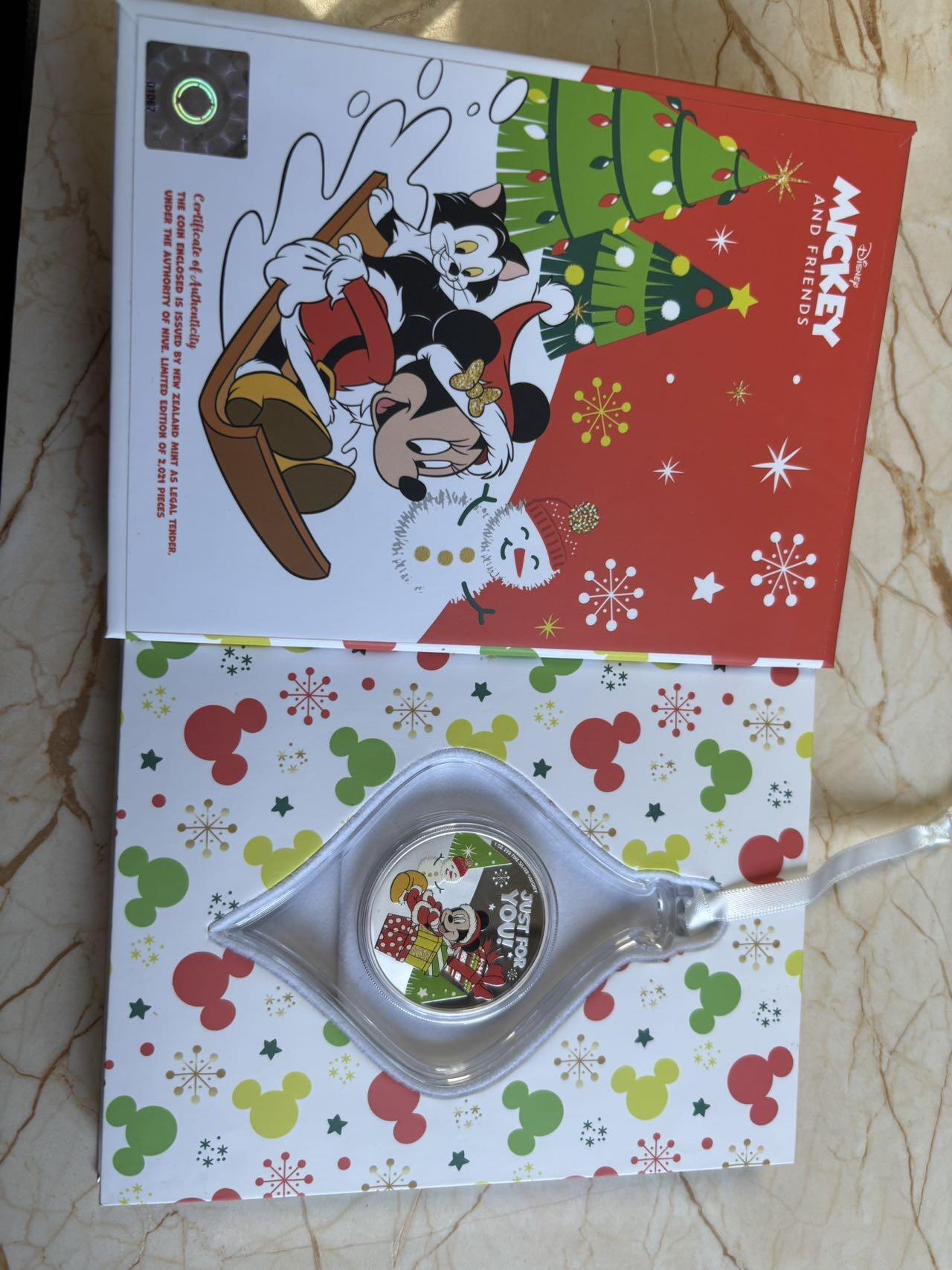 第195期拍卖 纽埃2021年迪士尼系列米奇欢度圣诞节1盎司彩银币，999银，发行2021枚