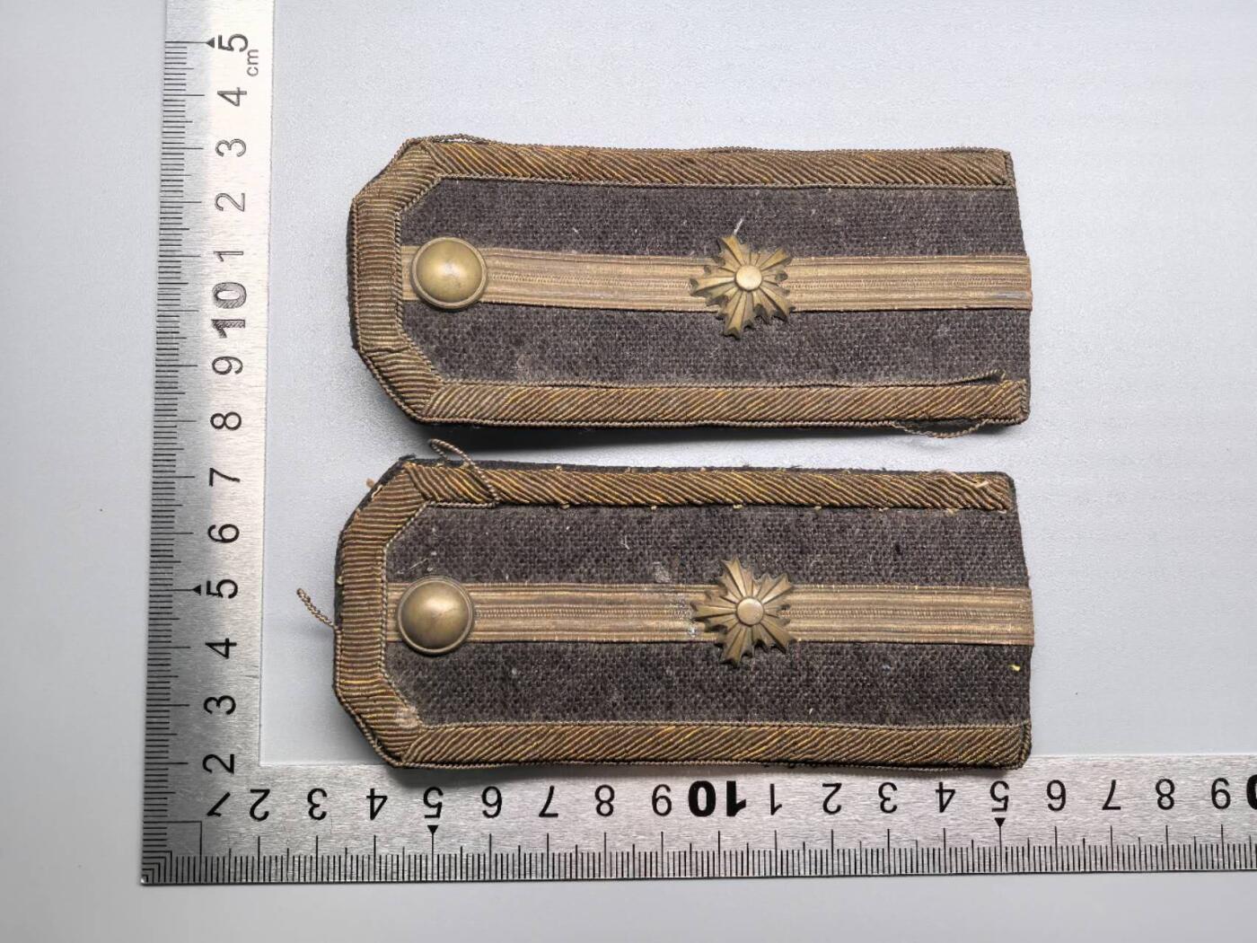 小驴勋章奖章收藏3月28日周六晚六点拍卖（珍爱和平，收藏战争，铭记历史，勿忘国耻，忠党爱国。有偿代拍，送拍规则在简介最后，参拍须阅读规则后再参拍，关系到运费包装发货时效真假辨别等关键信息，拍卖时不再发原图，看大图店主微信码在拍卖店铺介绍里）