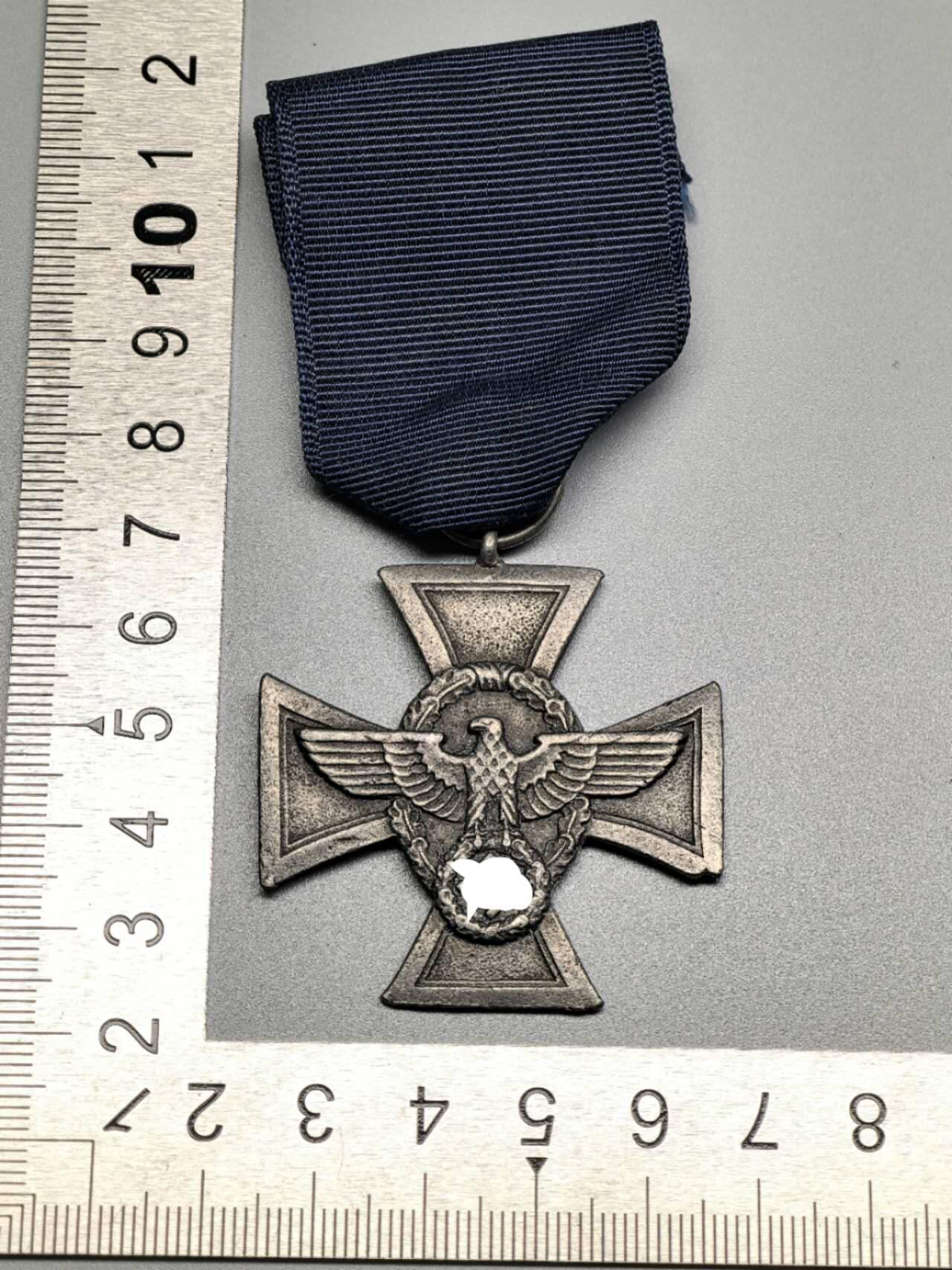 小驴勋章奖章收藏3月28日周六晚六点拍卖（珍爱和平，收藏战争，铭记历史，勿忘国耻，忠党爱国。有偿代拍，送拍规则在简介最后，参拍须阅读规则后再参拍，关系到运费包装发货时效真假辨别等关键信息，拍卖时不再发原图，看大图店主微信码在拍卖店铺介绍里） 现代工艺品 警察长期服役奖章 非原品