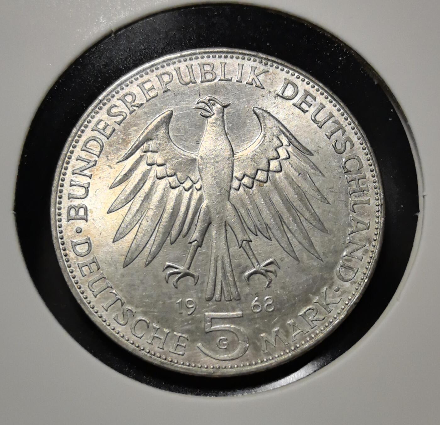 外国优质老铜币银币苏联纪念章，每周六晚九点倒数截拍，满百包邮可寄存，持续收拍 西德1968年古腾堡5马克纪念银币，一面是「印刷术之父」古腾堡肖像，另一面是经典联邦鹰徽，是纪念活字印刷文明的稀缺银质藏品，细节清晰，历史感拉满，收藏或送礼都很有分量。