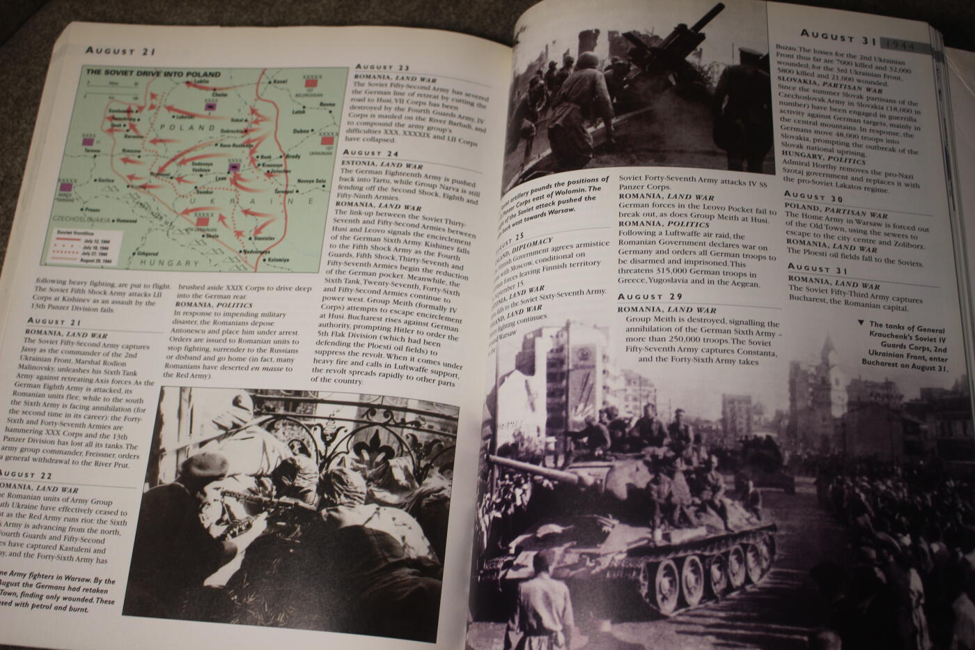 2026.4.2德系小拍卖 东线1941-1945，全书190页，按照时间顺序介绍了苏德双方的大小战役情况，图片丰富，纸张有一些年代痕迹，无缺损