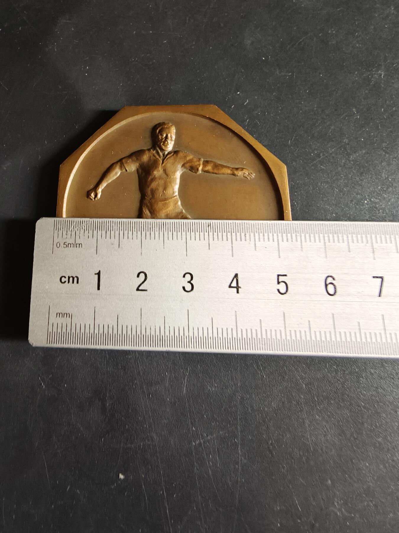 老王徽章第190期 法国足球运动八角大铜章     直径54mm    重量69.3g