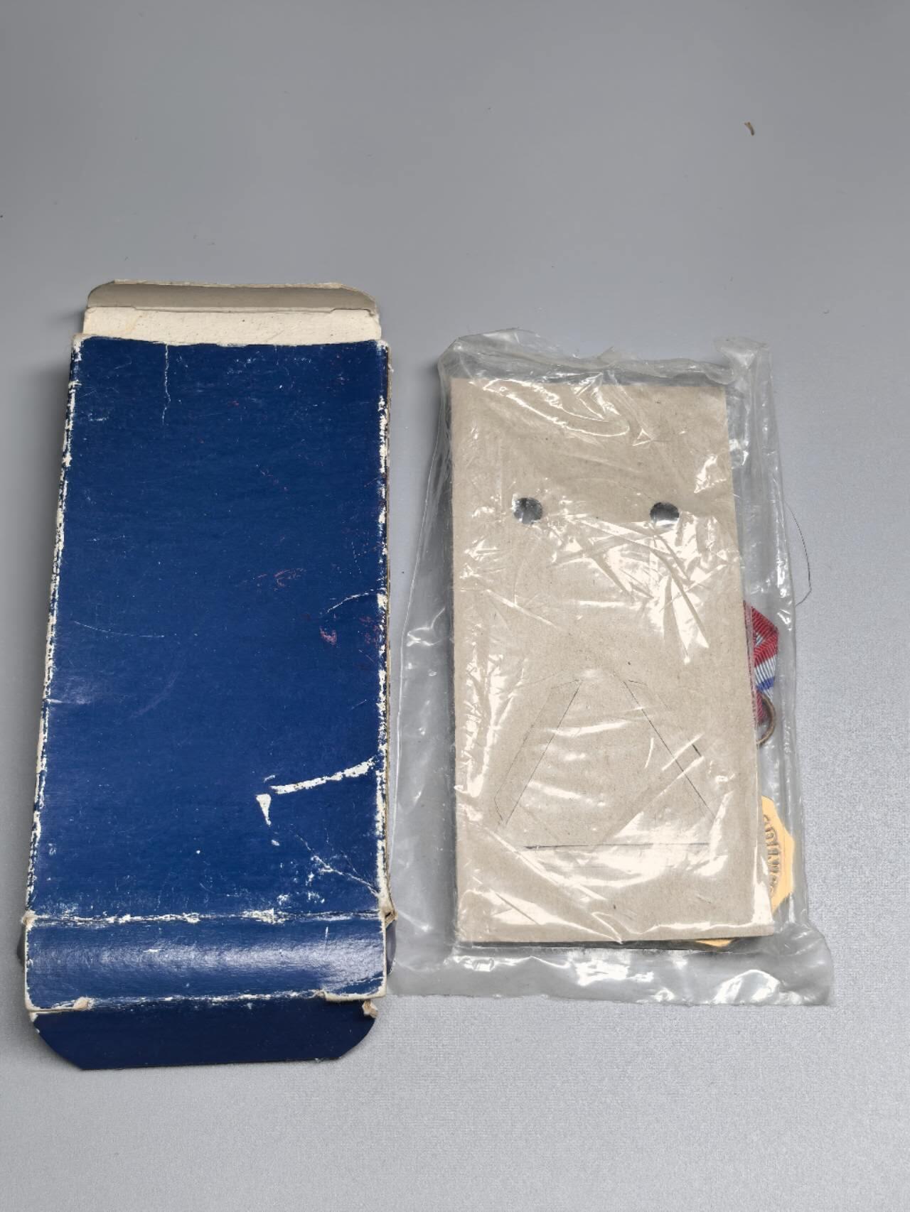 小驴勋章奖章收藏3月28日周六晚六点拍卖（珍爱和平，收藏战争，铭记历史，勿忘国耻，忠党爱国。有偿代拍，送拍规则在简介最后，参拍须阅读规则后再参拍，关系到运费包装发货时效真假辨别等关键信息，拍卖时不再发原图，看大图店主微信码在拍卖店铺介绍里） 美国空军战备奖章，库存