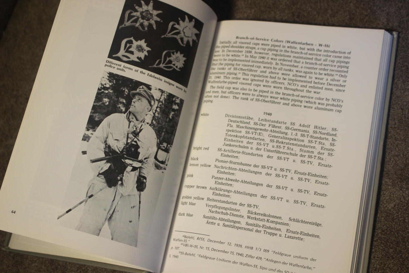 2026.4.2德系小拍卖 德三军帽大全，两册合计约650页，详细介绍了各种式样以及工艺细节等，封面轻微痕迹，内页完好