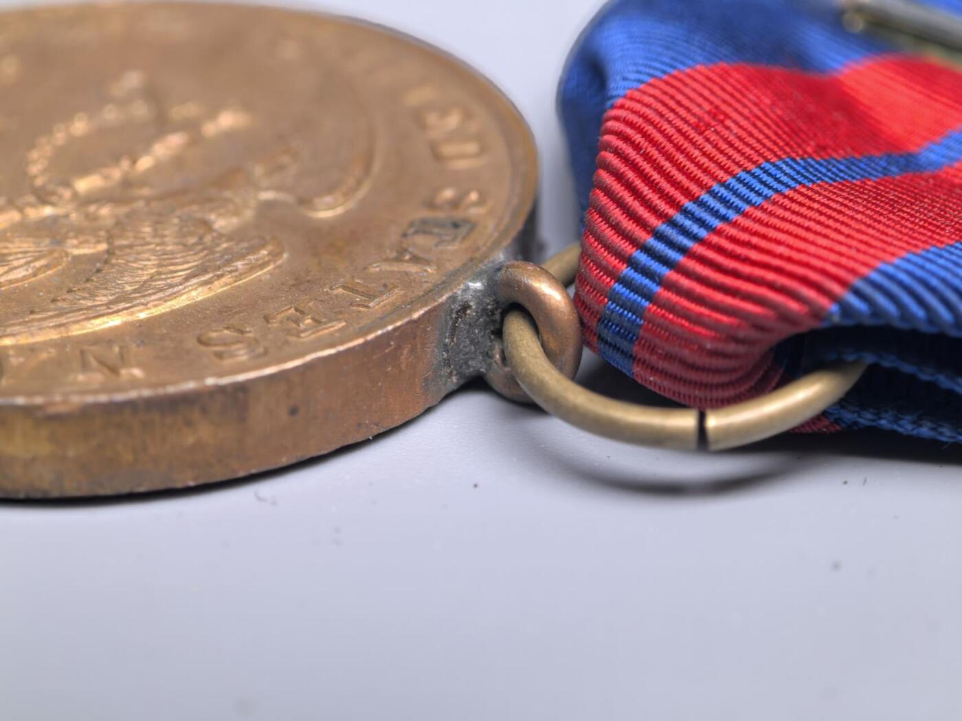 小驴勋章奖章收藏3月28日周六晚六点拍卖（珍爱和平，收藏战争，铭记历史，勿忘国耻，忠党爱国。有偿代拍，送拍规则在简介最后，参拍须阅读规则后再参拍，关系到运费包装发货时效真假辨别等关键信息，拍卖时不再发原图，看大图店主微信码在拍卖店铺介绍里） 美国1919-1920第二次海地战争奖章 海军陆战队版，请自行判断