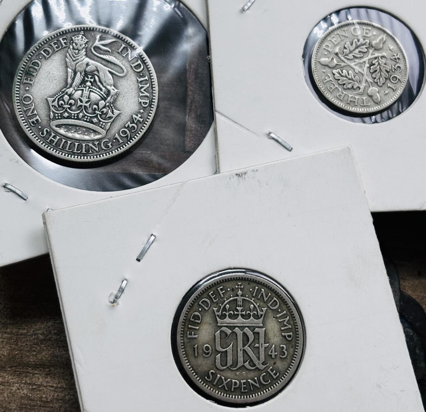 文馨钱币收藏第 298 场，长期接代拍业务 英国乔治五世，六世时期 3 便士 6 便士 1 先令银币 3 枚，5.6 克 1.4 克 2.8 克 500 银