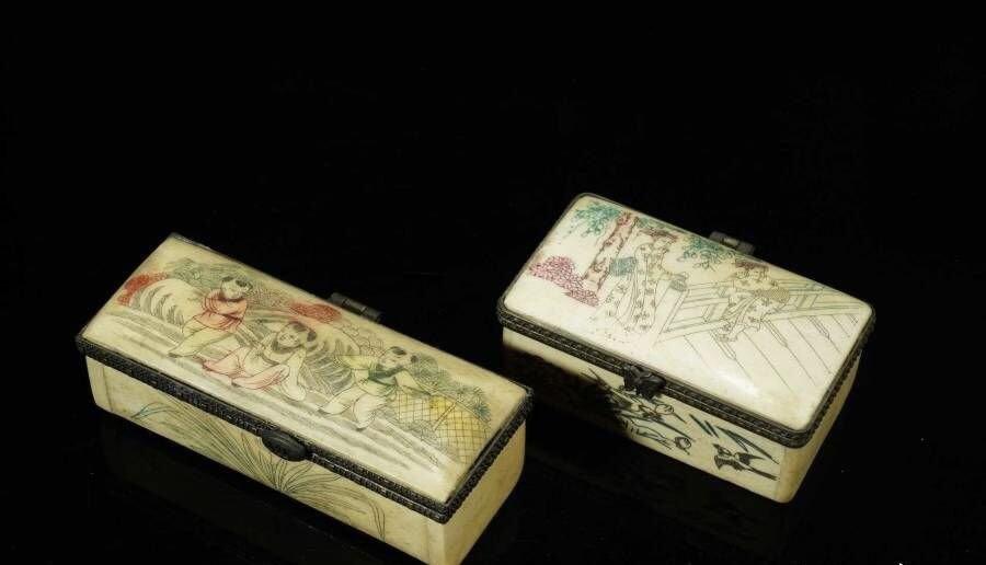 江南杂件场 7、80年代 牛骨微刻人物彩绘小粉盒2件