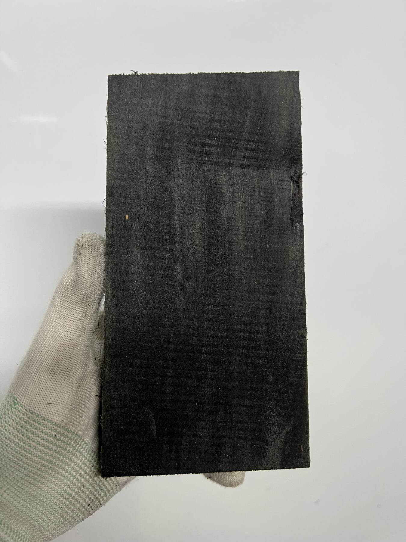 零元拍：NO.3金丝楠绿阴沉料大牌子，无需打磨就已经金光闪闪。满金丝药香，尺寸约：18.5/9.5/3.5CM。