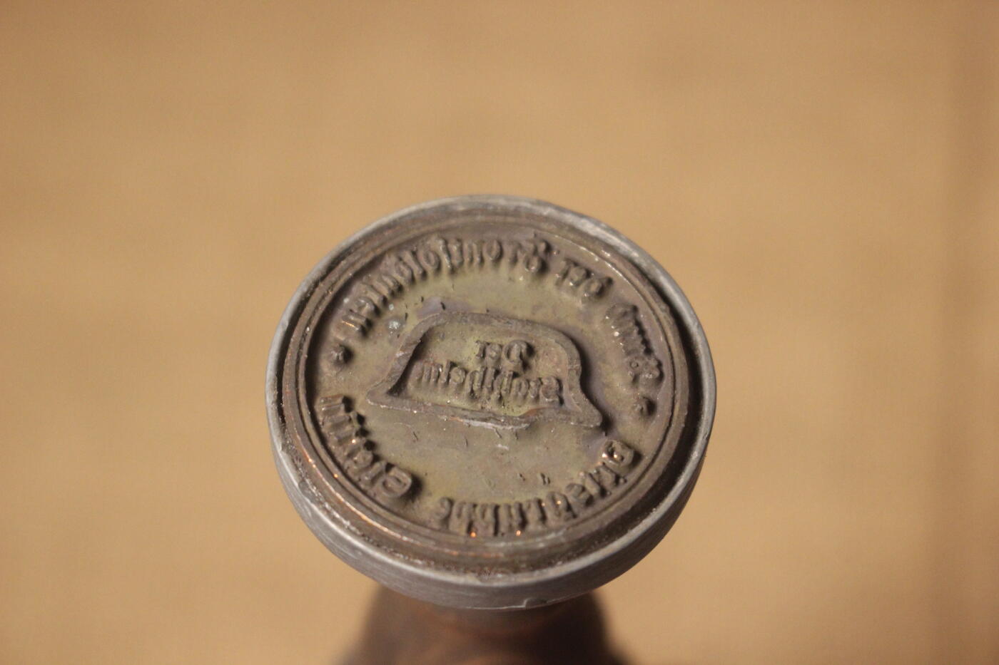 2026.4.2德系小拍卖 德三时期的公章，属于帝德老兵组织--钢盔团什切青分部，整体高约11.5厘米，直径4厘米，轻微使用痕迹 