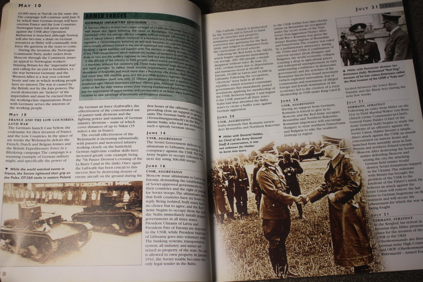 2026.4.2德系小拍卖 东线1941-1945，全书190页，按照时间顺序介绍了苏德双方的大小战役情况，图片丰富，纸张有一些年代痕迹，无缺损