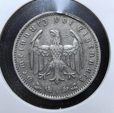 外国优质老铜币银币苏联纪念章，每周六晚九点倒数截拍，满百包邮可寄存，持续收拍 - 德国1935 年 1 马克，正面橡叶纹饰与年份清晰，背面帝国鹰与 “Gemeinnutz vor Eigennutz” 铭文完整，包浆自然，是二战德国历史钱币收藏的典型实物。