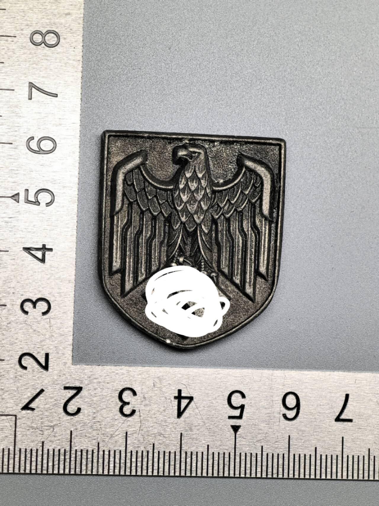 小驴勋章奖章收藏3月28日周六晚六点拍卖（珍爱和平，收藏战争，铭记历史，勿忘国耻，忠党爱国。有偿代拍，送拍规则在简介最后，参拍须阅读规则后再参拍，关系到运费包装发货时效真假辨别等关键信息，拍卖时不再发原图，看大图店主微信码在拍卖店铺介绍里） 现代工艺品 非洲军团凉帽帽徽 非原品