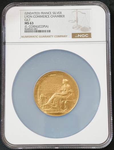 “方寸甄品”甄品场，甄臻铺-世界币章拍卖（第57期，直播拍卖），送拍享返佣金等优惠多多 - NGC-MS63 O.Roty罗蒂 法国里昂商会 镀金大银章，51.3mm，925 银镀金，重 93.6 克。加大加厚盒，少见品种
