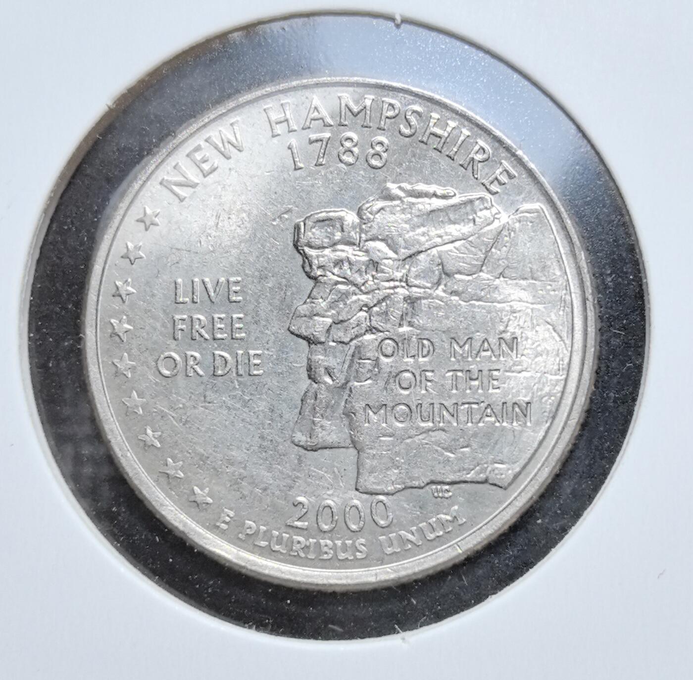 外国优质老铜币银币苏联纪念章，每周六晚九点倒数截拍，满百包邮可寄存，持续收拍 美国新罕布什尔州 纪念币，正面为华盛顿头像与国名，背面镌刻 “山中老人” 地质奇观与州格言 “不自由毋宁死”，见证美国州币系列发行，设计兼具自然与人文精神，是美国现代钱币收藏的热门之选。