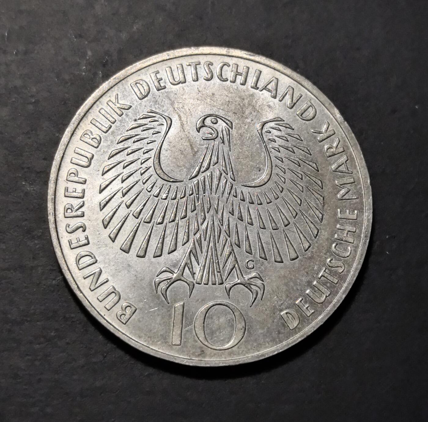 外国优质老铜币银币苏联纪念章，每周六晚九点倒数截拍，满百包邮可寄存，持续收拍 德国 1972 年慕尼黑奥运会 10 马克纪念银币，联邦鹰徽与火焰五环设计，见证奥运历史，银质精良，细节清晰，兼具收藏与体育纪念双重价值。