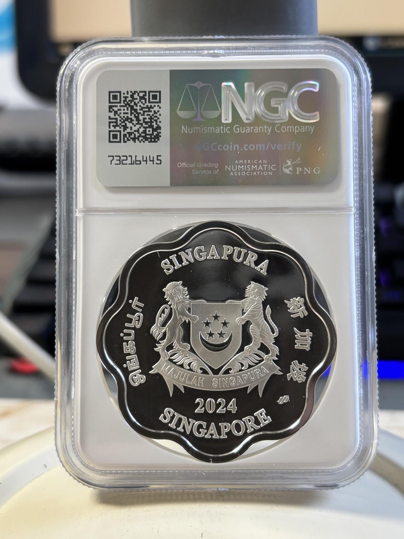 第194期拍卖 新加坡2024年十二生肖龙年银币3枚套NGC-PF70，1盎司/1盎司/1/4盎司，999银，发行2000套，无盒证