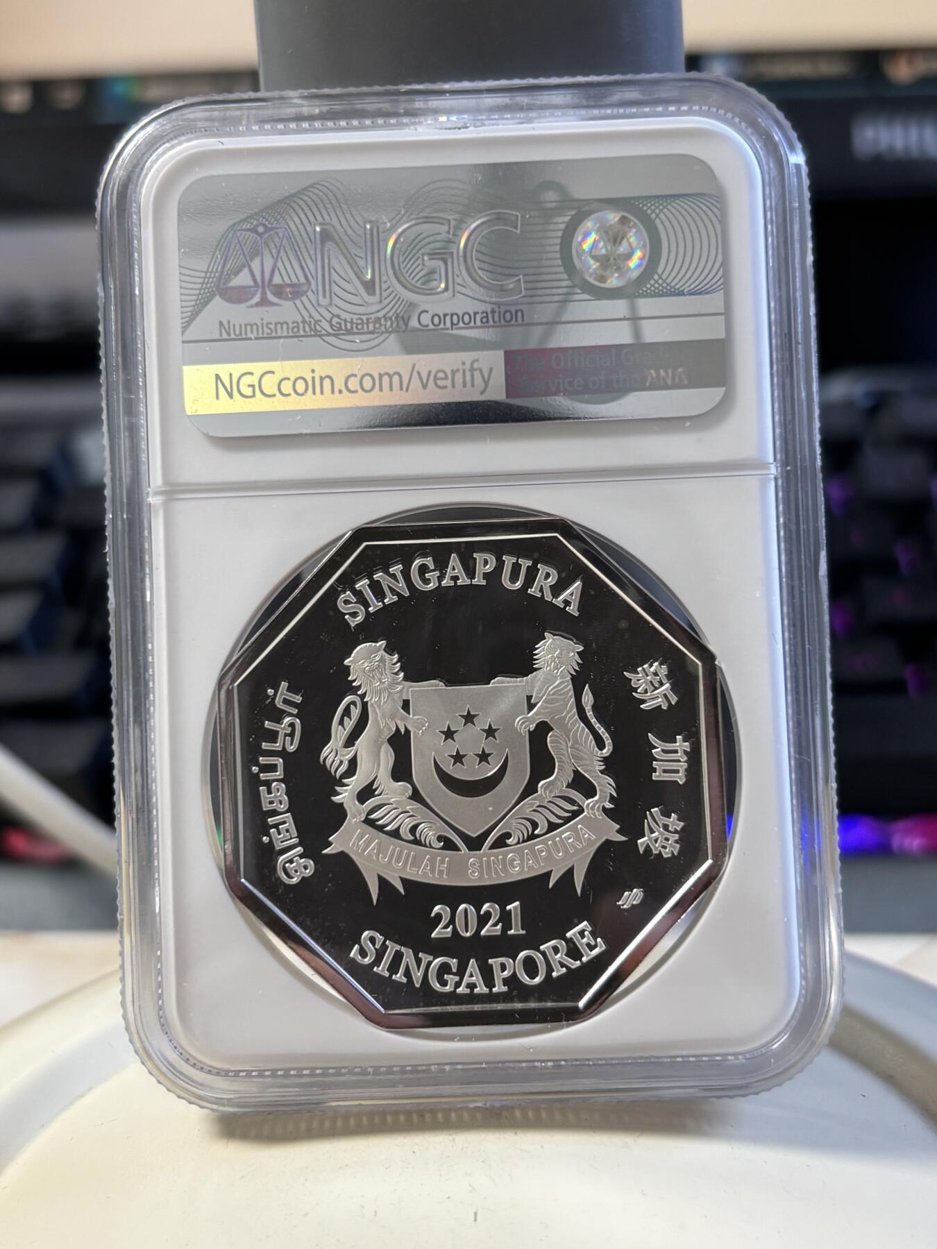 第194期拍卖 新加坡2021年十二生肖牛年银币3枚套NGC-PF69，1盎司/1盎司/1/4盎司，999银，发行2000套