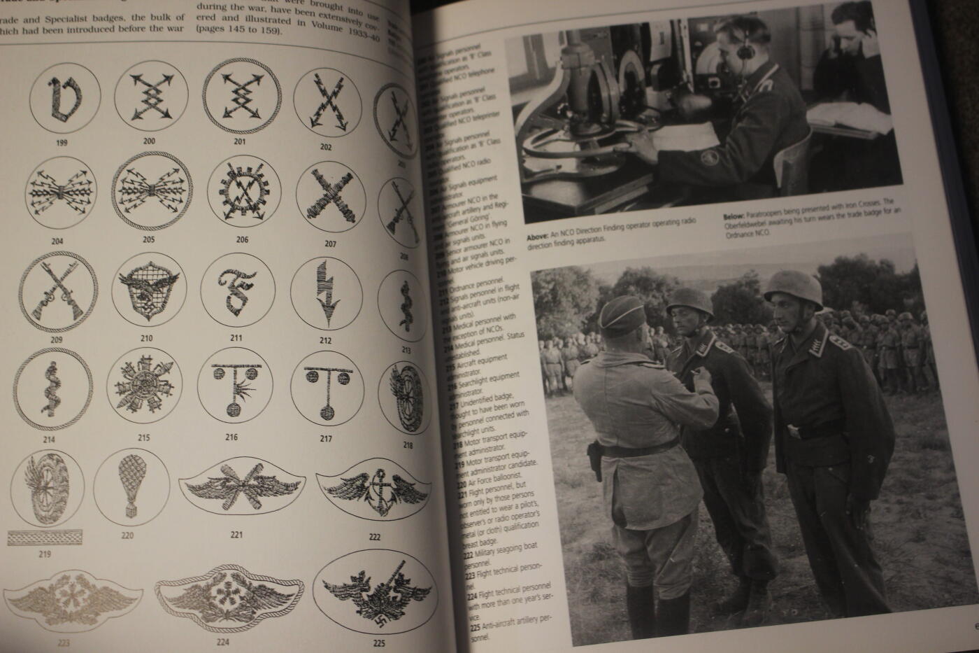 2026.4.2德系小拍卖 德三空军大全，两册合计约500多页，图文并茂详细介绍了各种式样以及工艺细节等，封面轻微痕迹，内页完好