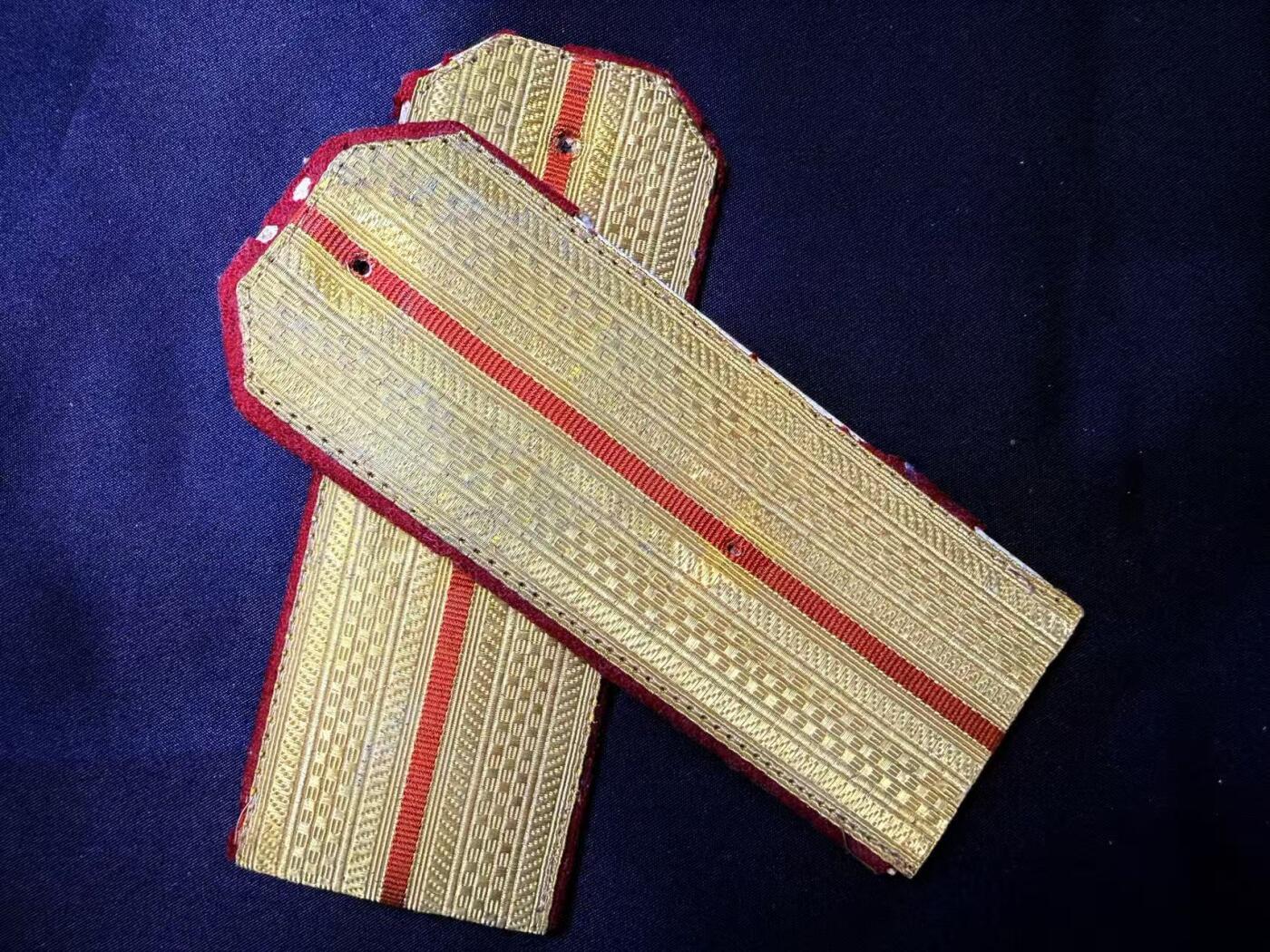 云宸嘉赏-勋臻文献佳藏优品精选场次（低佣 转发佣金红包） su-M55式陆尉官肩章 