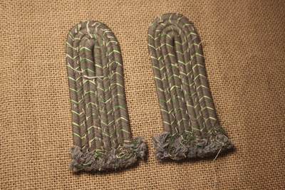 2026.4.2德系小拍卖 - 帝德萨克森少尉硬肩，1915年式样，金属丝改为哑光丝线编织，日常佩戴品相