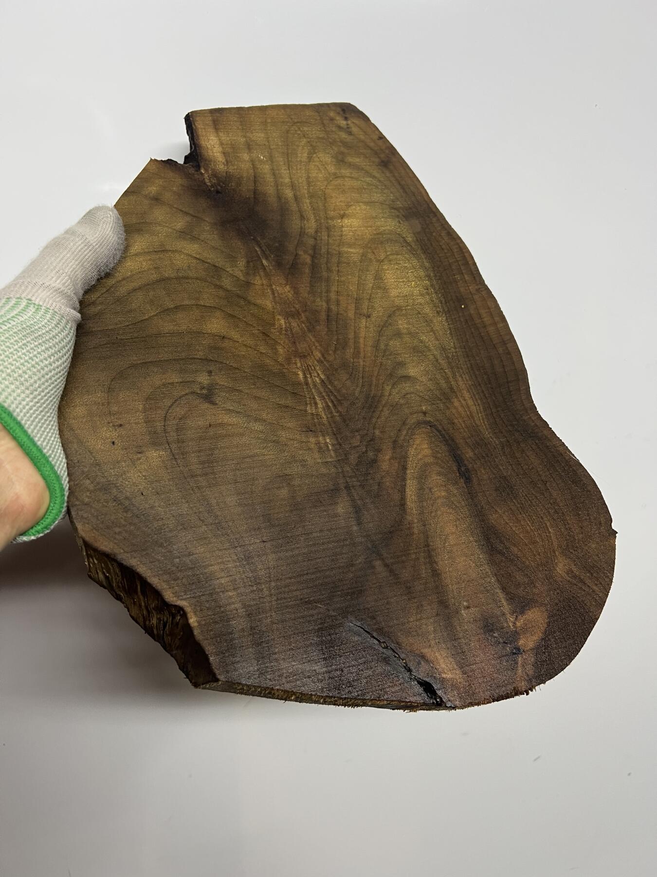 零元拍：金丝楠 干泡台，无需打磨就已经金光闪闪。满金丝药香，尺寸约：31.5/22/2.5CM。