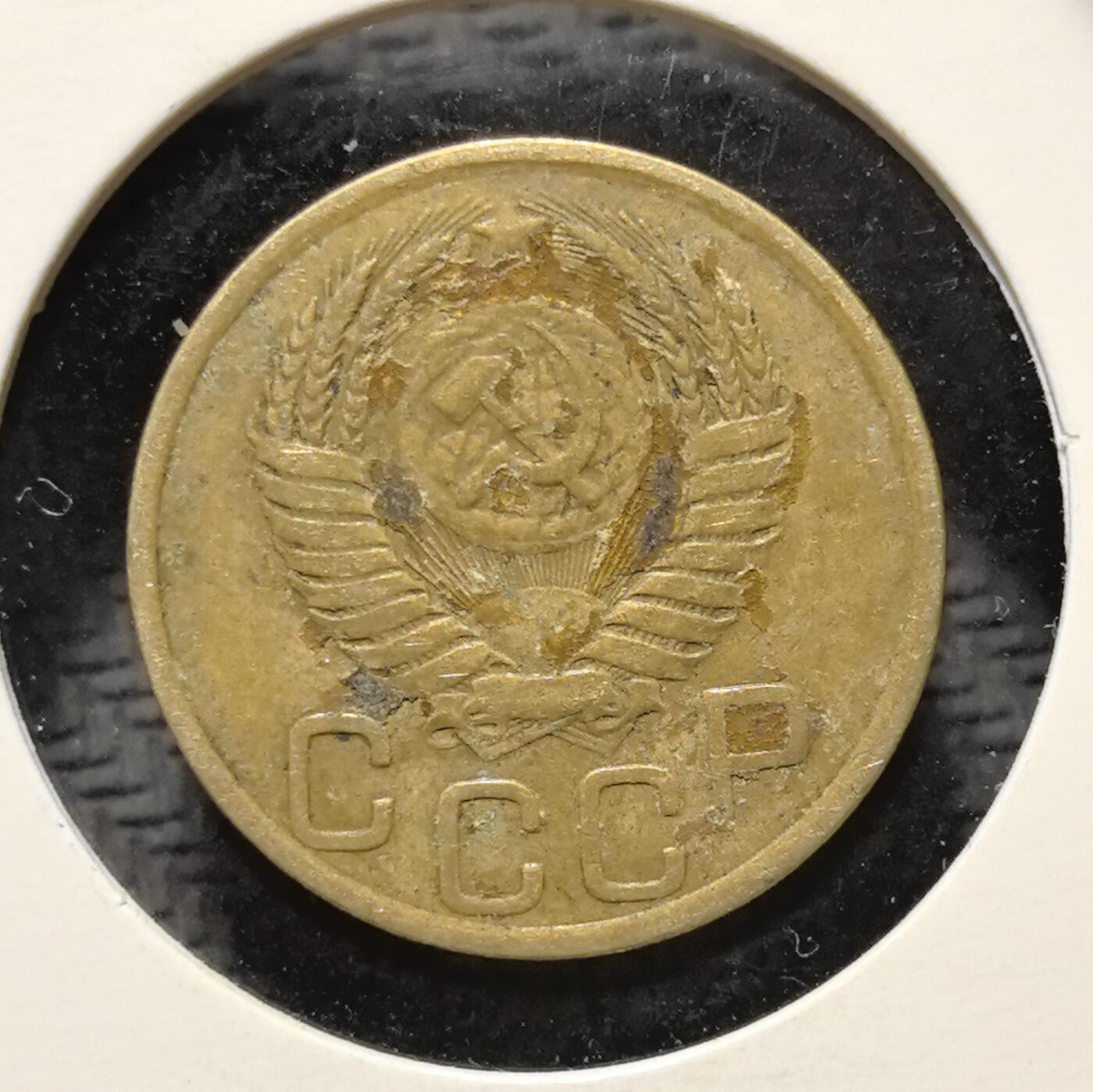 外国优质老铜币银币苏联纪念章，每周六晚九点倒数截拍，满百包邮可寄存，持续收拍 苏联1950年3戈比铜币，正面铸醒目的面值数字与麦穗纹饰，背面镌刻苏联国徽，以地球、镰刀锤子与五角星传递社会主义理想。黄铜包浆温润，图案简洁有力，见证战后苏联货币体系稳定与国力恢复，是兼具红色收藏与时代叙事价值的苏联流通币。