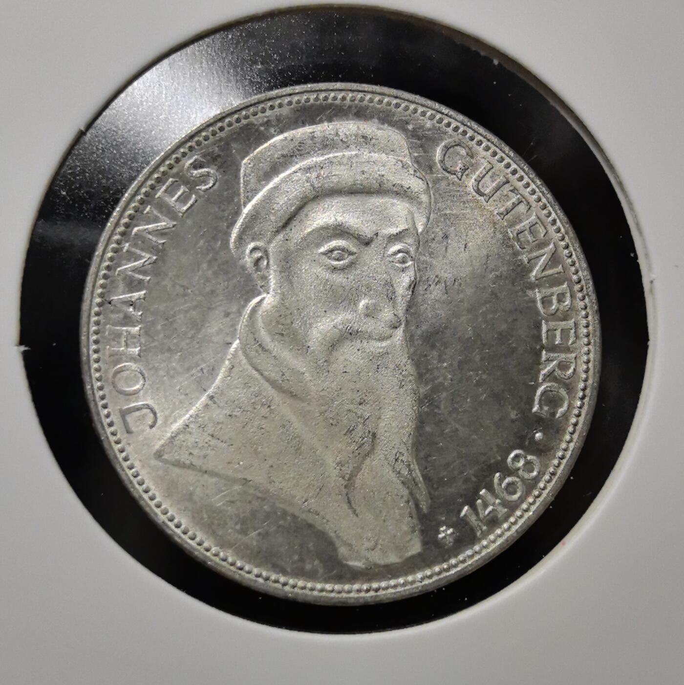 外国优质老铜币银币苏联纪念章，每周六晚九点倒数截拍，满百包邮可寄存，持续收拍 西德1968年古腾堡5马克纪念银币，一面是「印刷术之父」古腾堡肖像，另一面是经典联邦鹰徽，是纪念活字印刷文明的稀缺银质藏品，细节清晰，历史感拉满，收藏或送礼都很有分量。