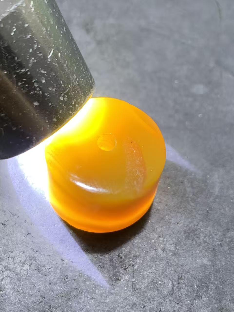 冻料飘鸡油黄蒙料战国红玛通货墩子一个，