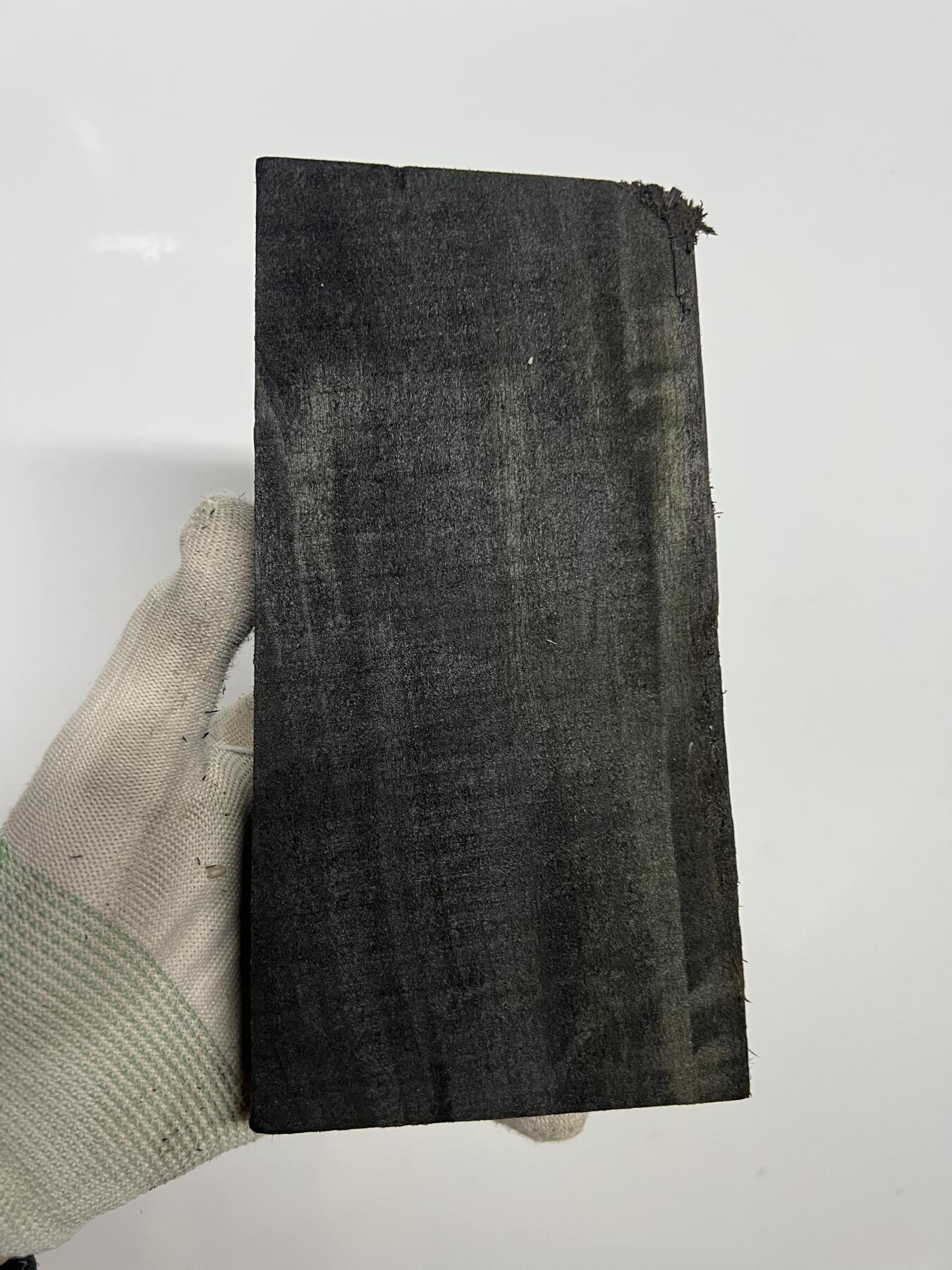 零元拍：NO.3金丝楠绿阴沉料大牌子，无需打磨就已经金光闪闪。满金丝药香，尺寸约：18.5/9.5/3.5CM。