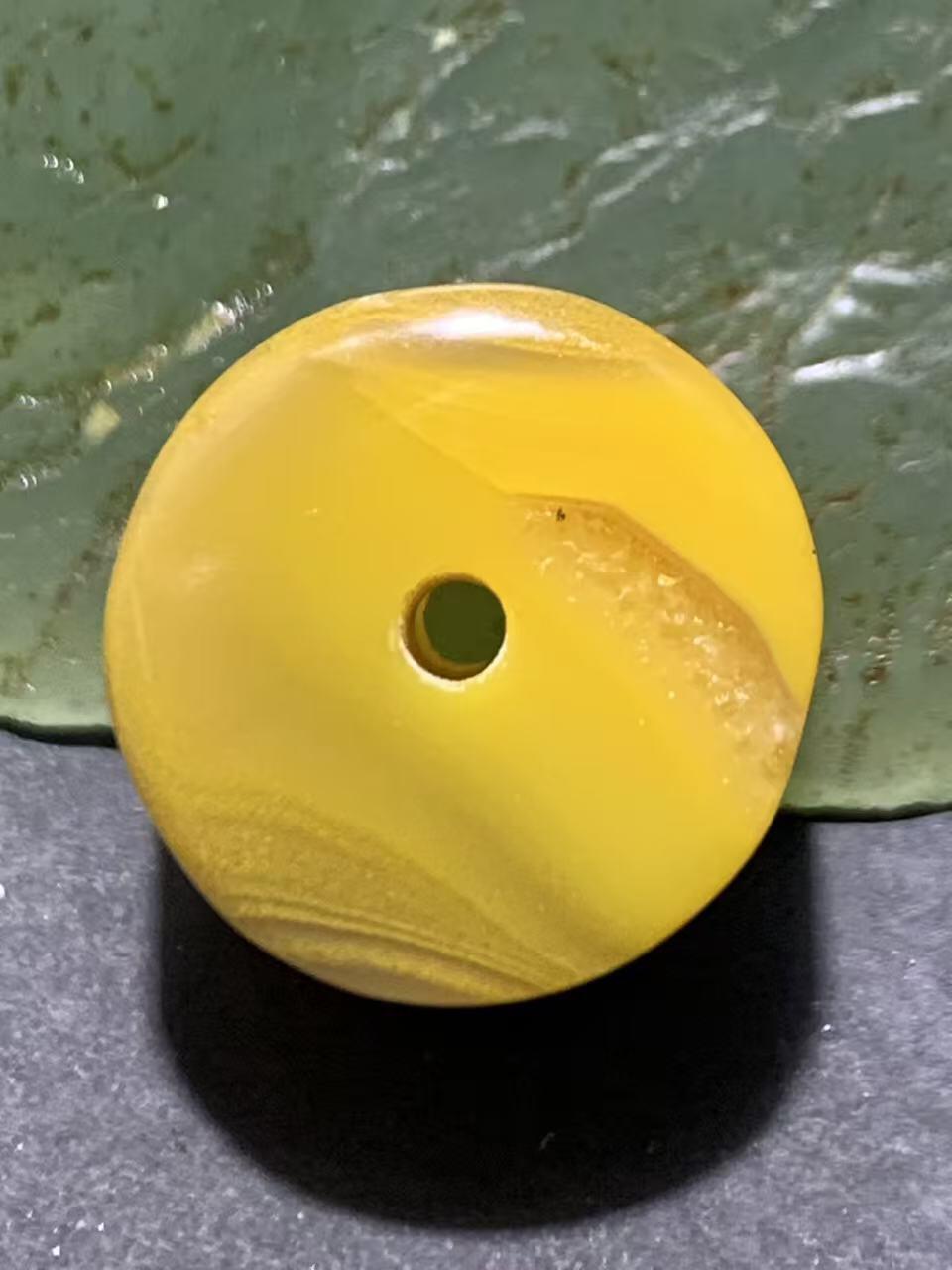 冻料飘鸡油黄蒙料战国红玛通货墩子一个，