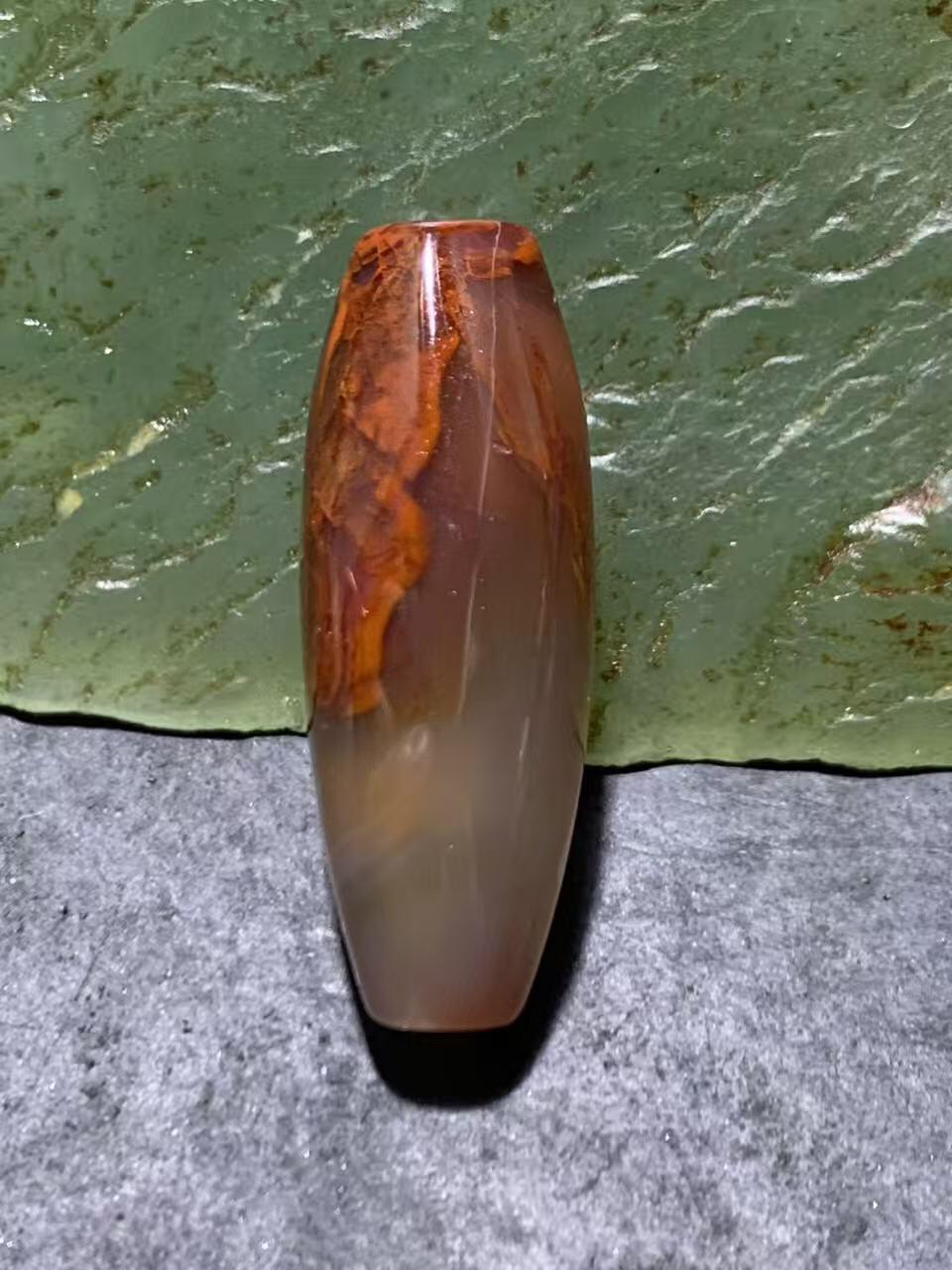 精美冻料飘红北漂战国红玛瑙随形桶珠一个！