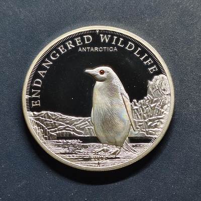 【全场包邮】纯粹捡漏拍517场 - 【稀少】库克群岛2008年5元濒危动物（ENDANGERED WILDLIFE）系列阿德利企鹅精制镶嵌水晶纪念银币【38.61毫米25克92.5%】-量2500