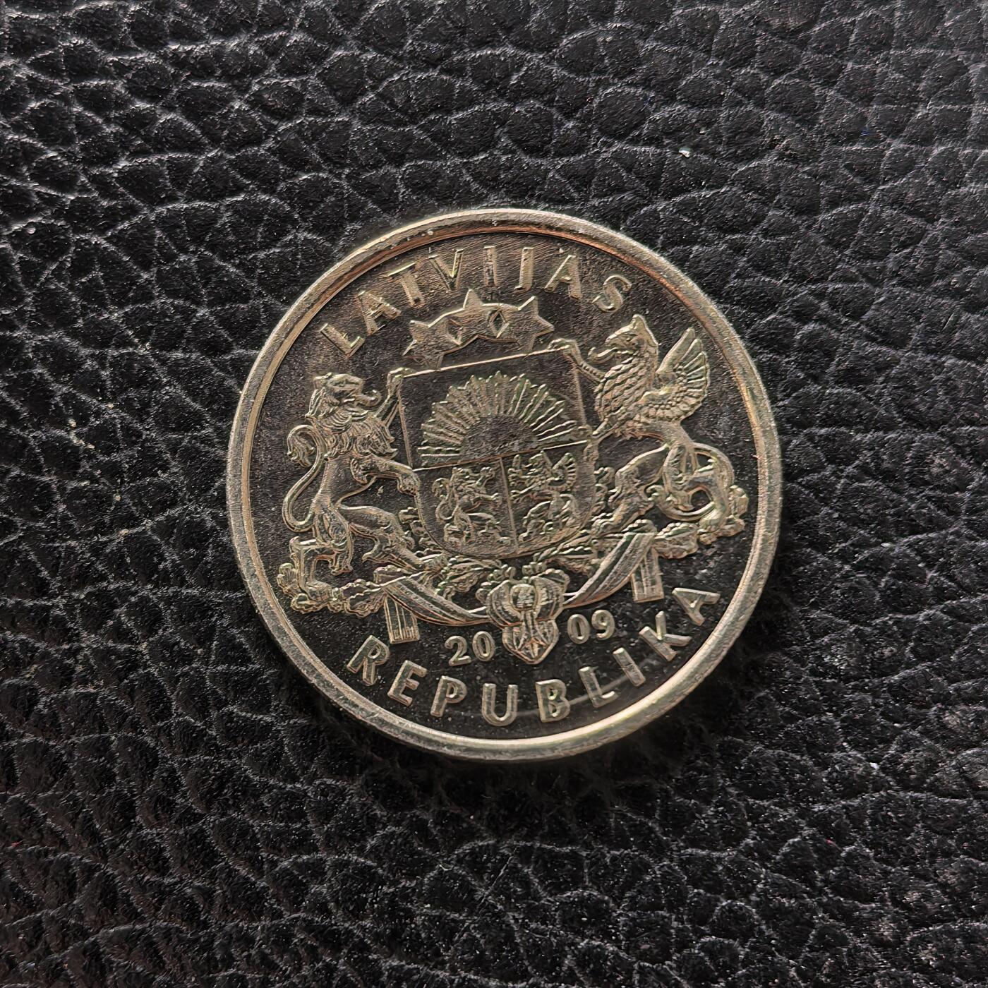 道一币馆币章第一百七十二场 拉脱维亚2009年圣诞节1拉特纪念币+立陶宛2005年皇宫重建1立特纪念币