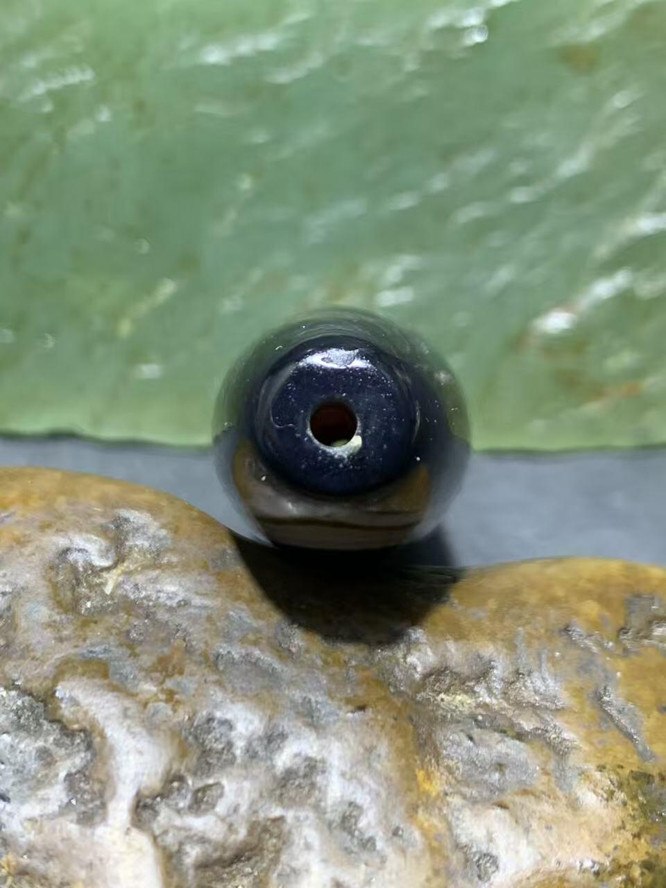 精美罕见一眼靠山图案药师玛瑙随形桶珠一个