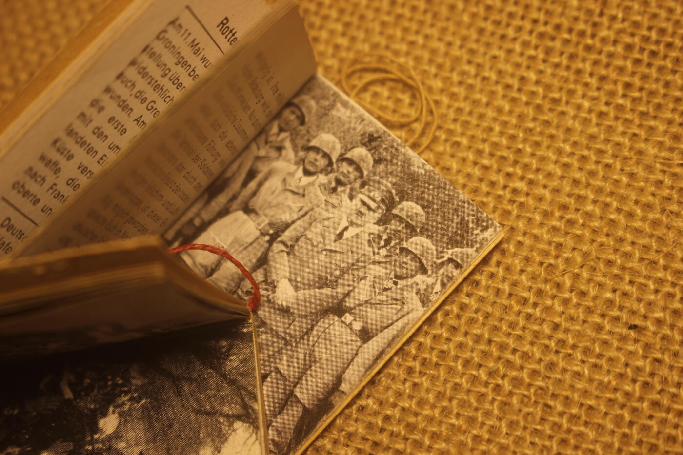 2026.4.2德系小拍卖 德三《元首》系列袖珍书，年代久远纸张略有痕迹，无破损 