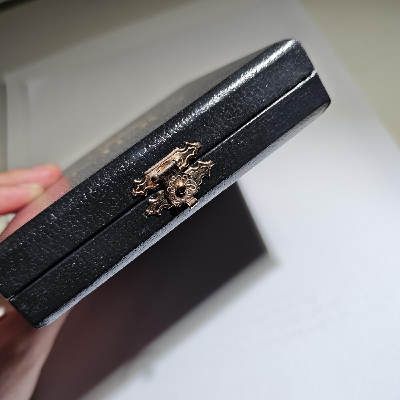 大象古币古希腊古罗马钱币专场首次拍卖1 意大利顶级钱币收纳盒品牌Abafil—评级盒礼盒蓝丝绒内衬可装1枚评级币完全未使用