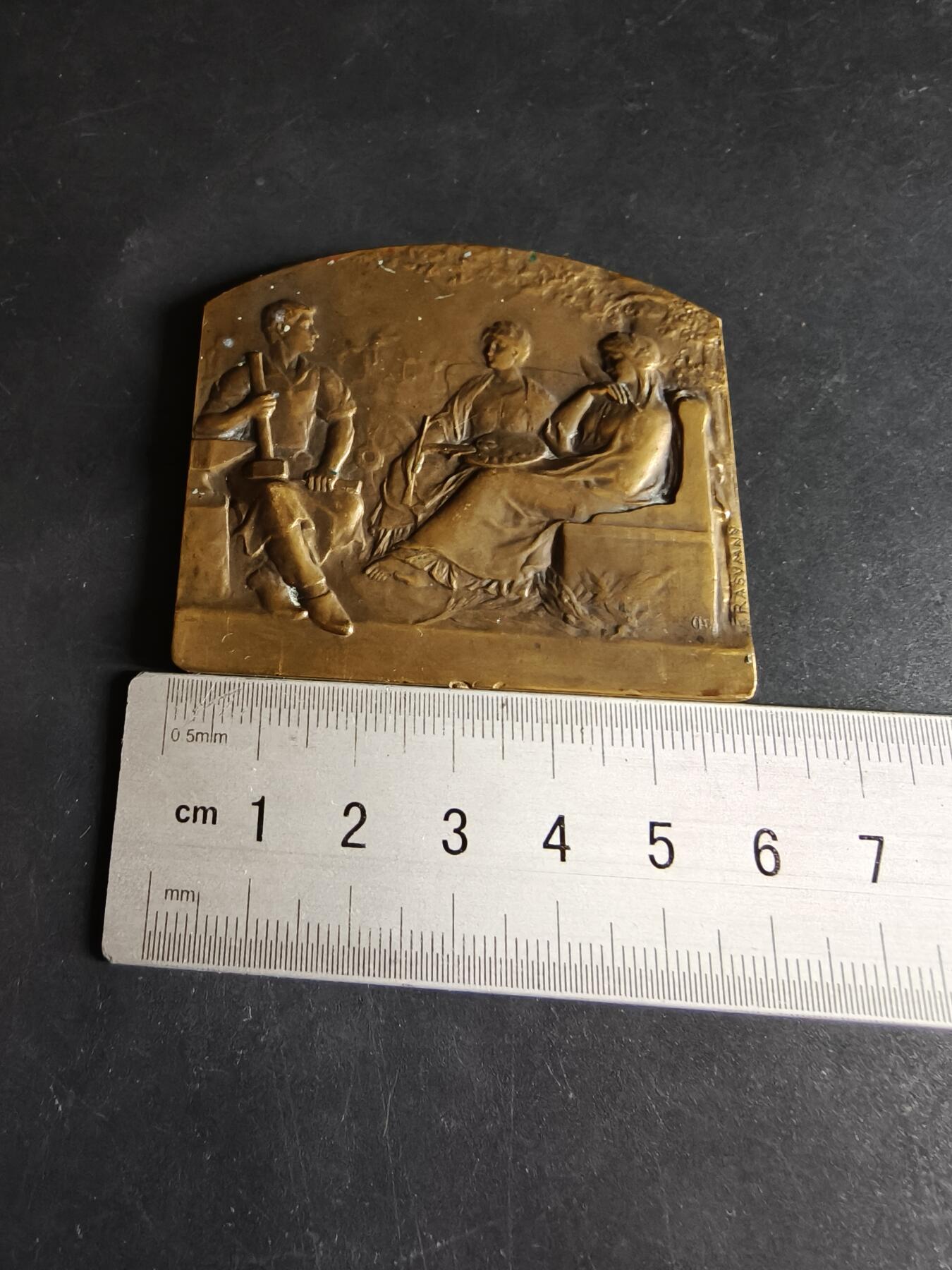 老王徽章第190期 法国1933年卡尔瓦多斯企业家联合会方形大铜章      大师Rasumny作品      高浮雕    尺寸60×50mm      重量80g