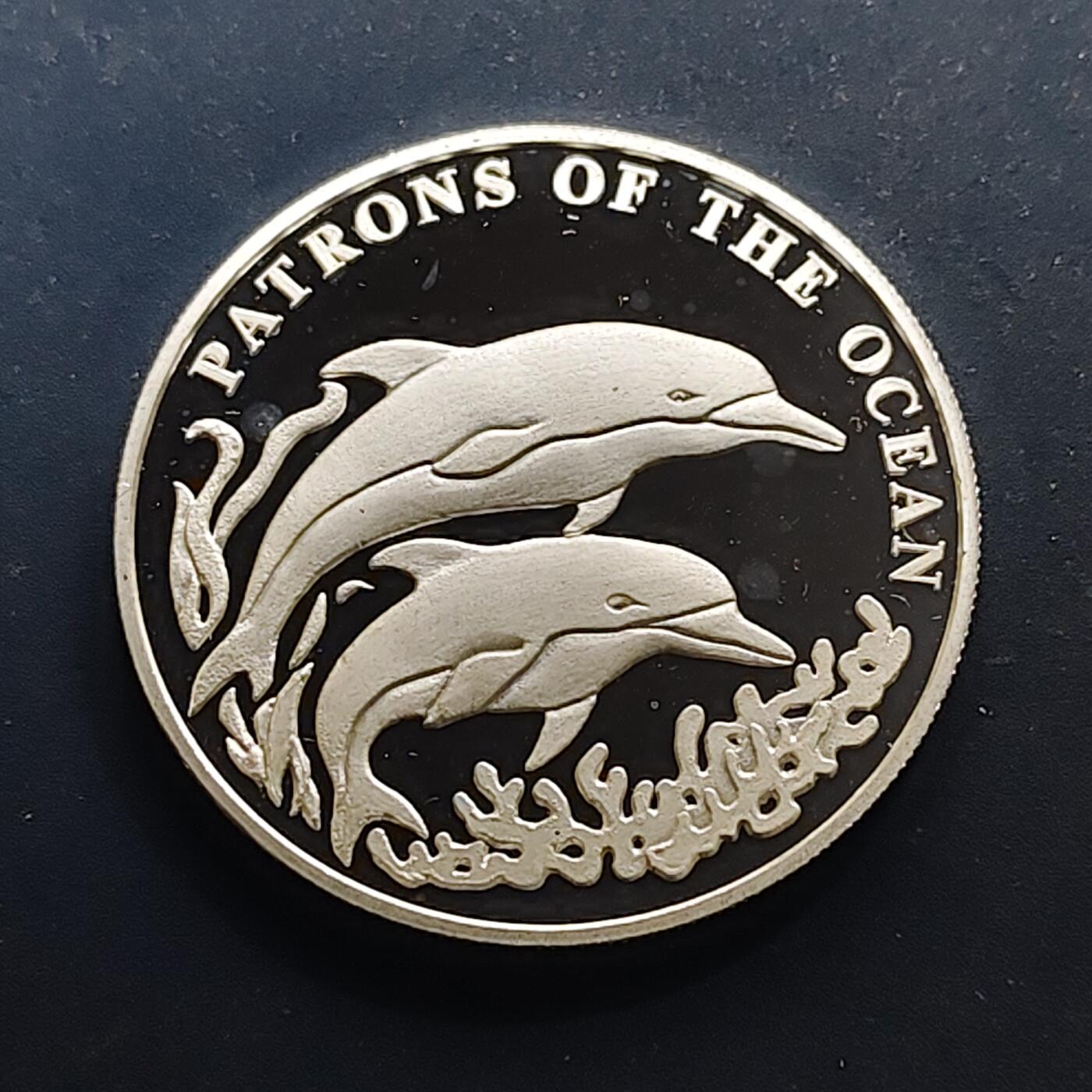 【全场包邮】纯粹捡漏拍517场 赞比亚2001年4000克瓦查海洋守护者系列太平洋宽吻海豚精制纪念银币【37.9毫米20克99.9%】