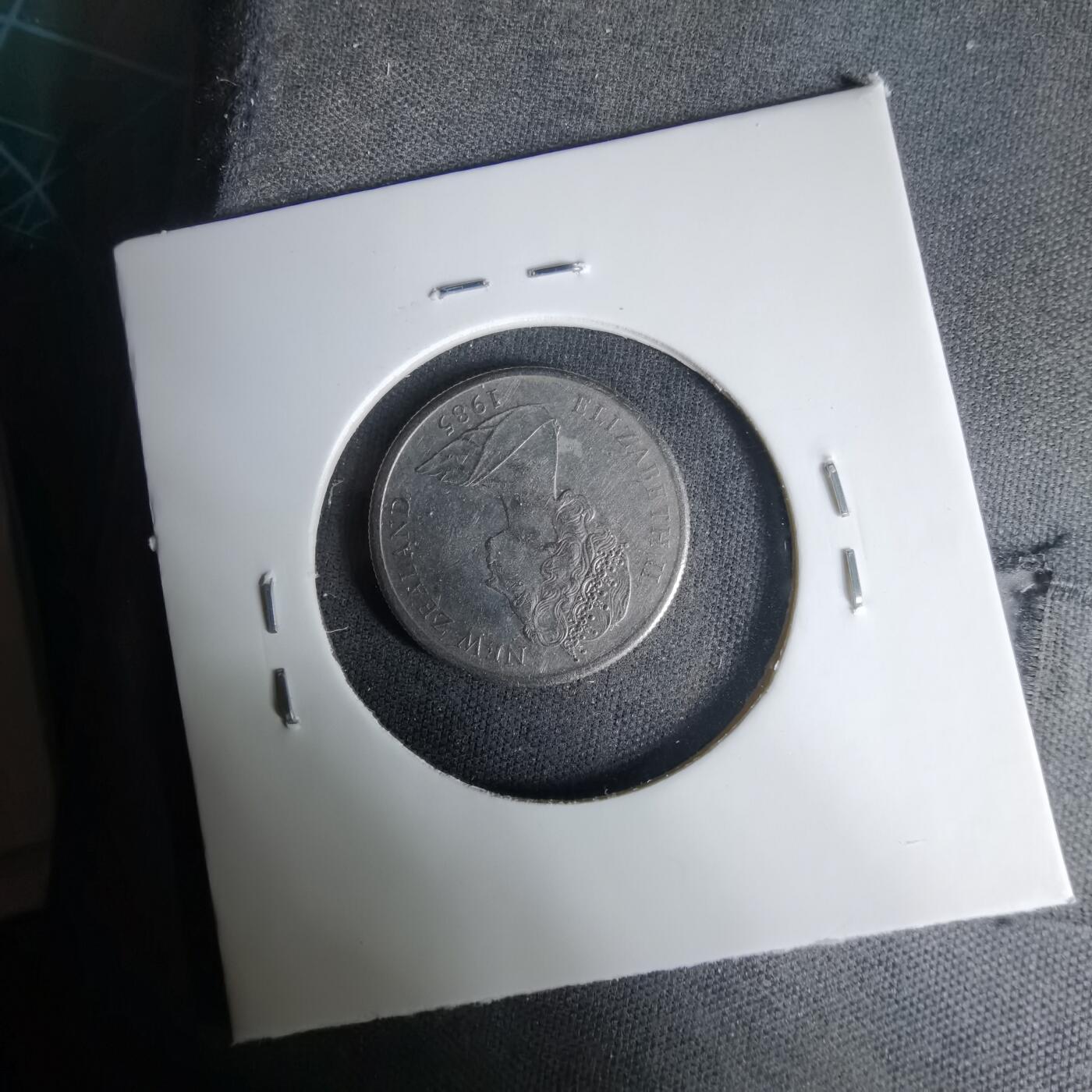 沼泽如烟--第1035场 新西兰1985年五分浅雕版