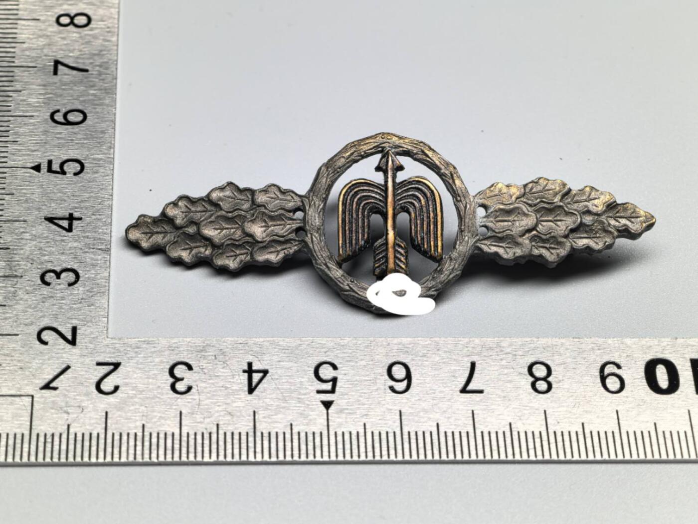 小驴勋章奖章收藏3月28日周六晚六点拍卖（珍爱和平，收藏战争，铭记历史，勿忘国耻，忠党爱国。有偿代拍，送拍规则在简介最后，参拍须阅读规则后再参拍，关系到运费包装发货时效真假辨别等关键信息，拍卖时不再发原图，看大图店主微信码在拍卖店铺介绍里） 现代工艺品  昼间作战勋饰 非原品