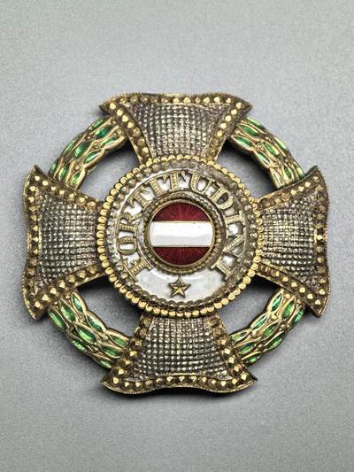 小驴勋章奖章收藏3月28日周六晚六点拍卖（珍爱和平，收藏战争，铭记历史，勿忘国耻，忠党爱国。有偿代拍，送拍规则在简介最后，参拍须阅读规则后再参拍，关系到运费包装发货时效真假辨别等关键信息，拍卖时不再发原图，看大图店主微信码在拍卖店铺介绍里） - Rothe厂战后制作特蕾莎星芒勋章，类似于德国57版勋章