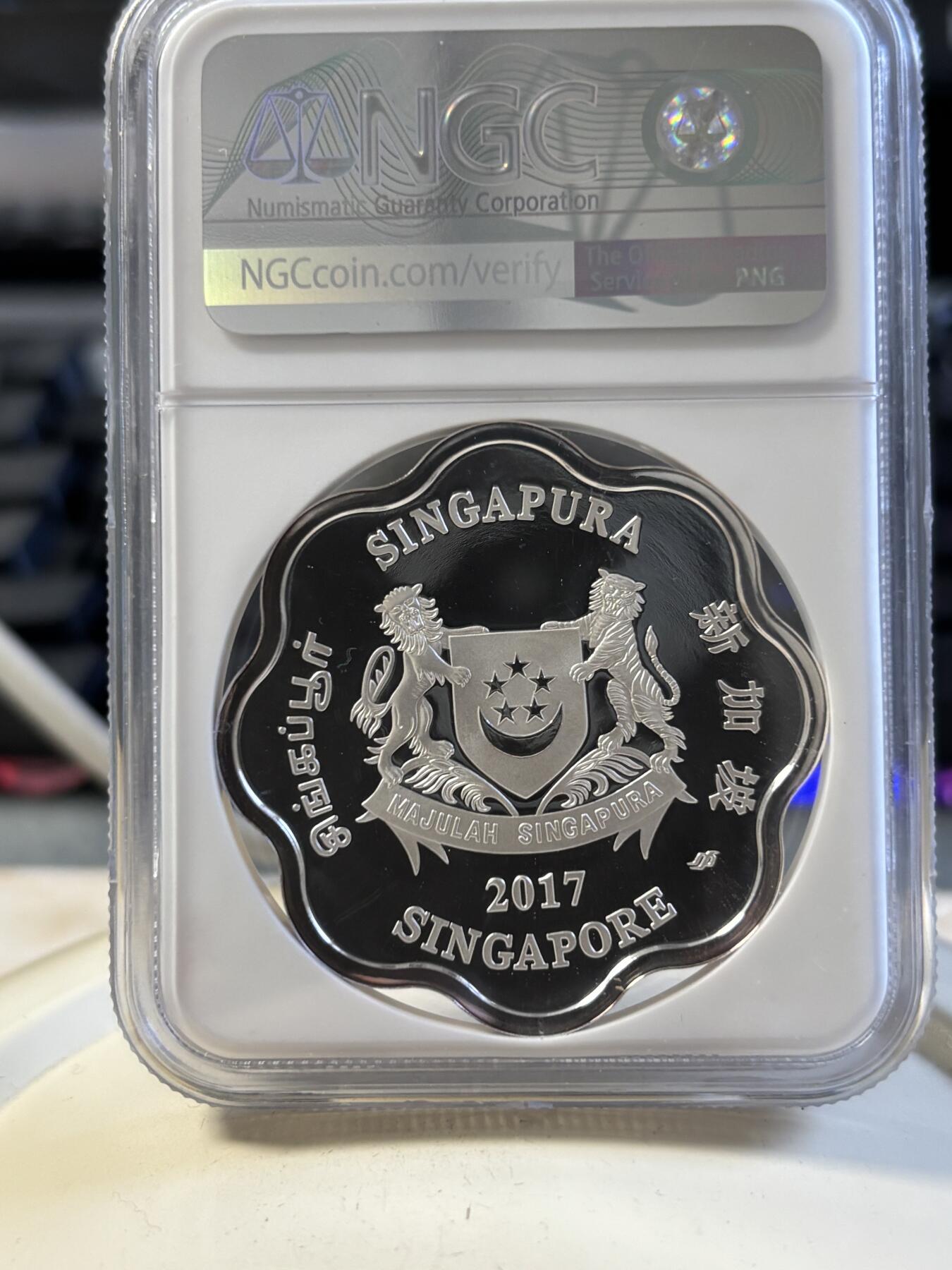 第194期拍卖 新加坡2017年十二生肖鸡年银币3枚套NGC-PF68一枚，PF69-2枚，1盎司/1盎司/1/4盎司，999银，发行2000套