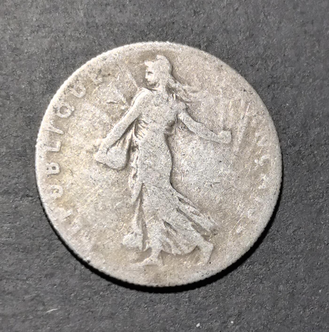 外国优质老铜币银币苏联纪念章，每周六晚九点倒数截拍，满百包邮可寄存，持续收拍