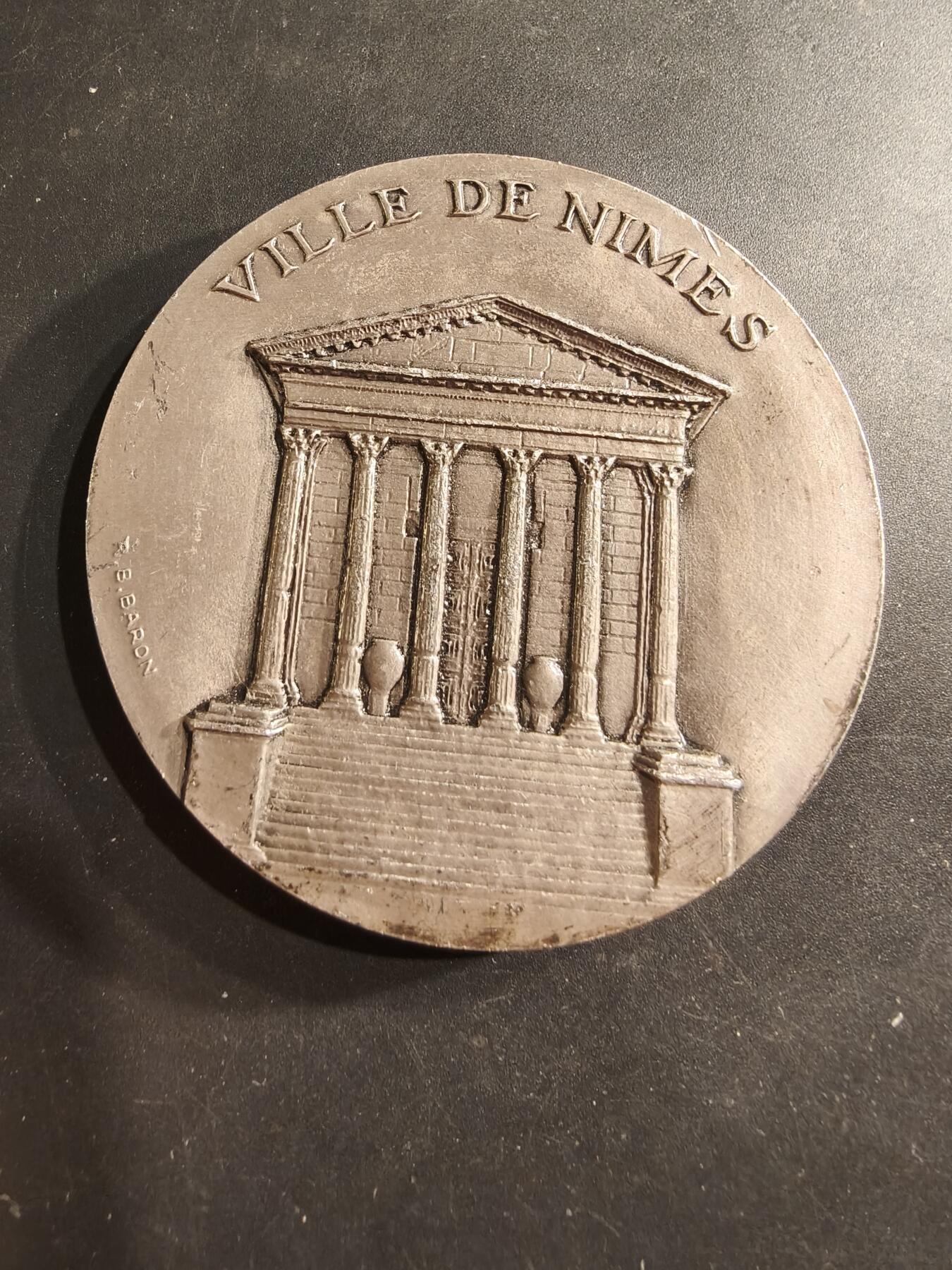 老王徽章第190期 法国尼姆市大银章    925银    直径68mm    重量203.7g