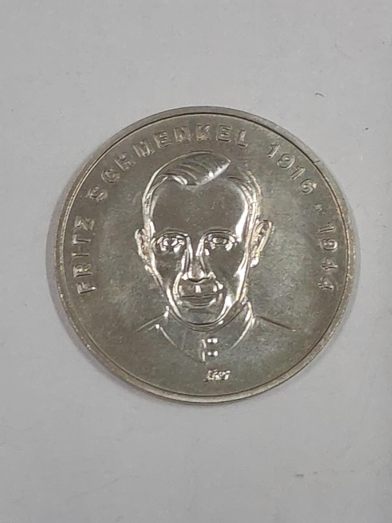 韵星假日军品类拍卖第49期 -- Rimey Holidays Militaria Auction 49 ‌弗里茨·施门克尔纪念币，他是二战期间一位具有传奇色彩的德国反法西斯战士，也是‌唯一被追授“苏联英雄”称号的德国士兵‌。