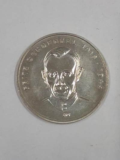 韵星假日军品类拍卖第49期 -- Rimey Holidays Militaria Auction 49 - ‌弗里茨·施门克尔纪念币，他是二战期间一位具有传奇色彩的德国反法西斯战士，也是‌唯一被追授“苏联英雄”称号的德国士兵‌。